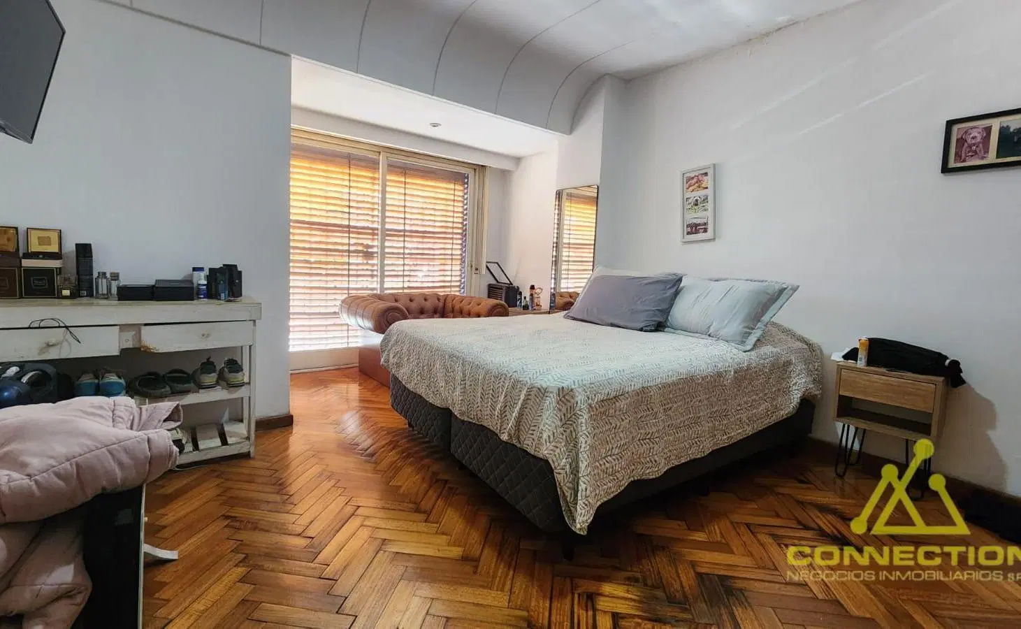 Venta Casa 6 ambientes en Villa Lugano. 3 Cocheras, patio, balcón terraza. Jardín al frente 2