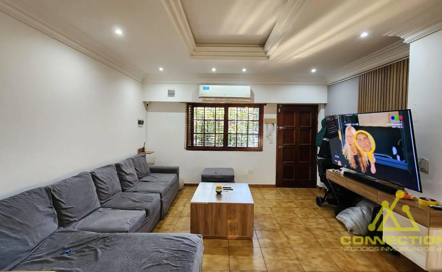 Venta Casa 6 ambientes en Villa Lugano. 3 Cocheras, patio, balcón terraza. Jardín al frente 4