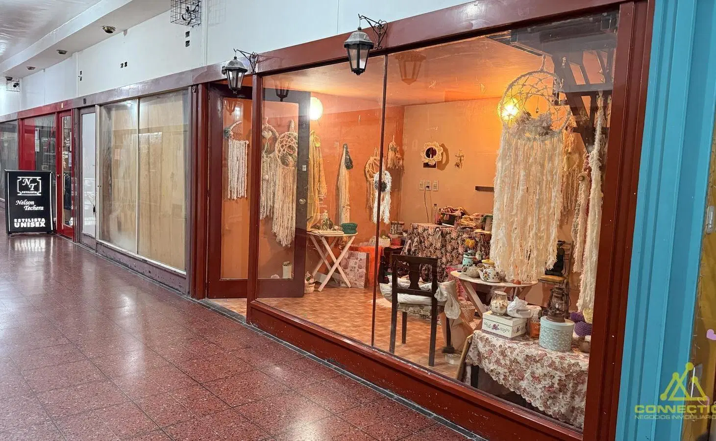 Alquiler Local dentro de Galeria Comercial - Flores 4