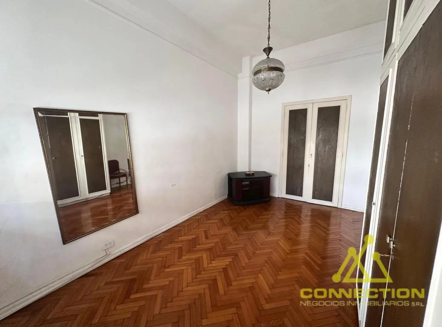 VENTA. DEPARTAMENTO 3 AMBIENTES CON DEPENDENCIA. ONCE.  BALCÓN CORRIDO 2