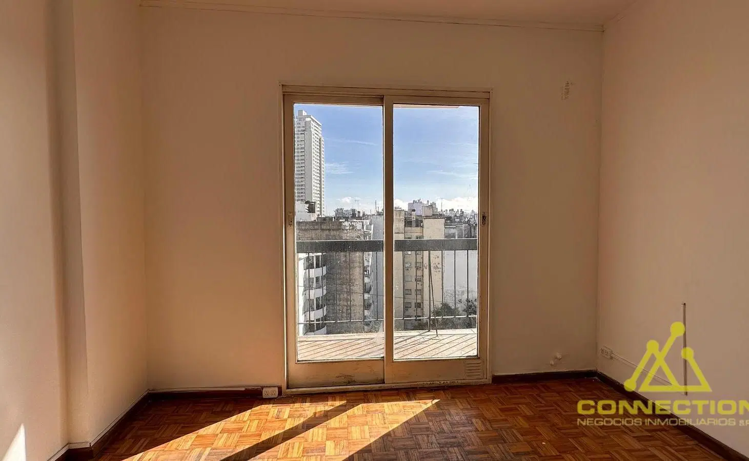 Departamento en venta de 2 ambientes con cochera en Caballito 4