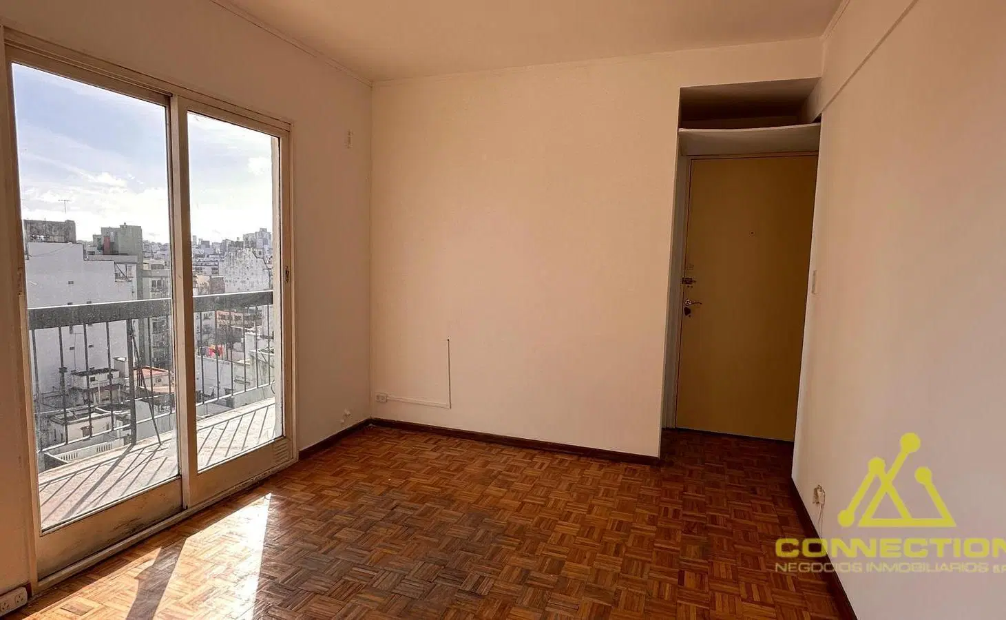 Departamento en venta de 2 ambientes con cochera en Caballito 3