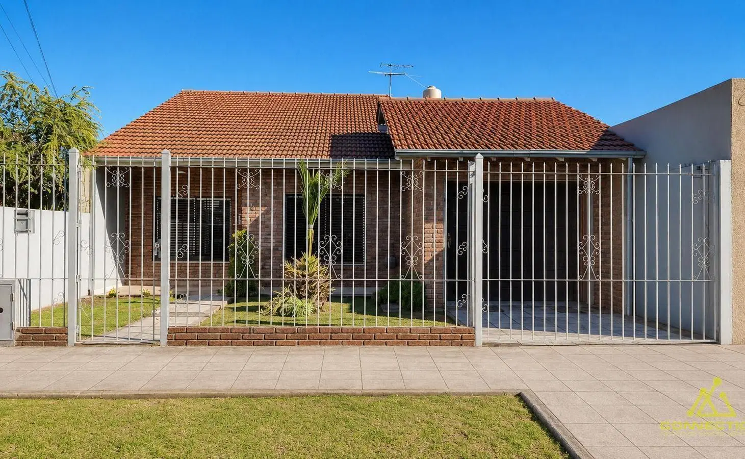 Venta Casa 4 ambientes en Temperley Este. Jardín, Garage, Quincho. Terreno Propio 3
