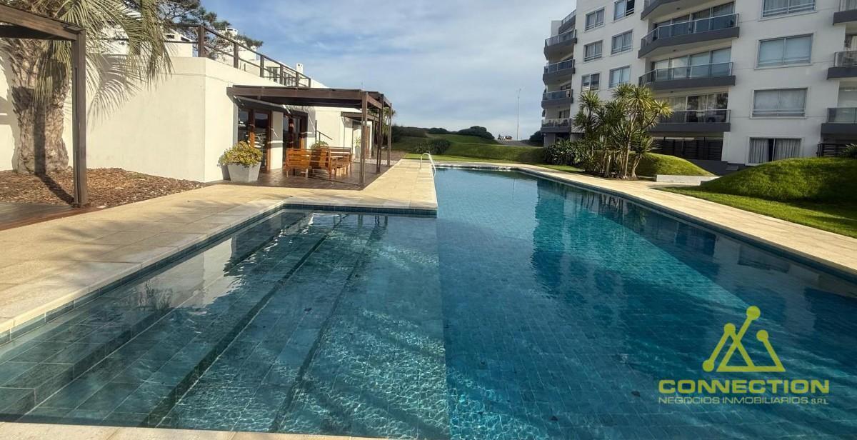 Foto de Venta Departamento 4 ambientes. Punta del Este. Playa Mansa. Terraza, imagen 4