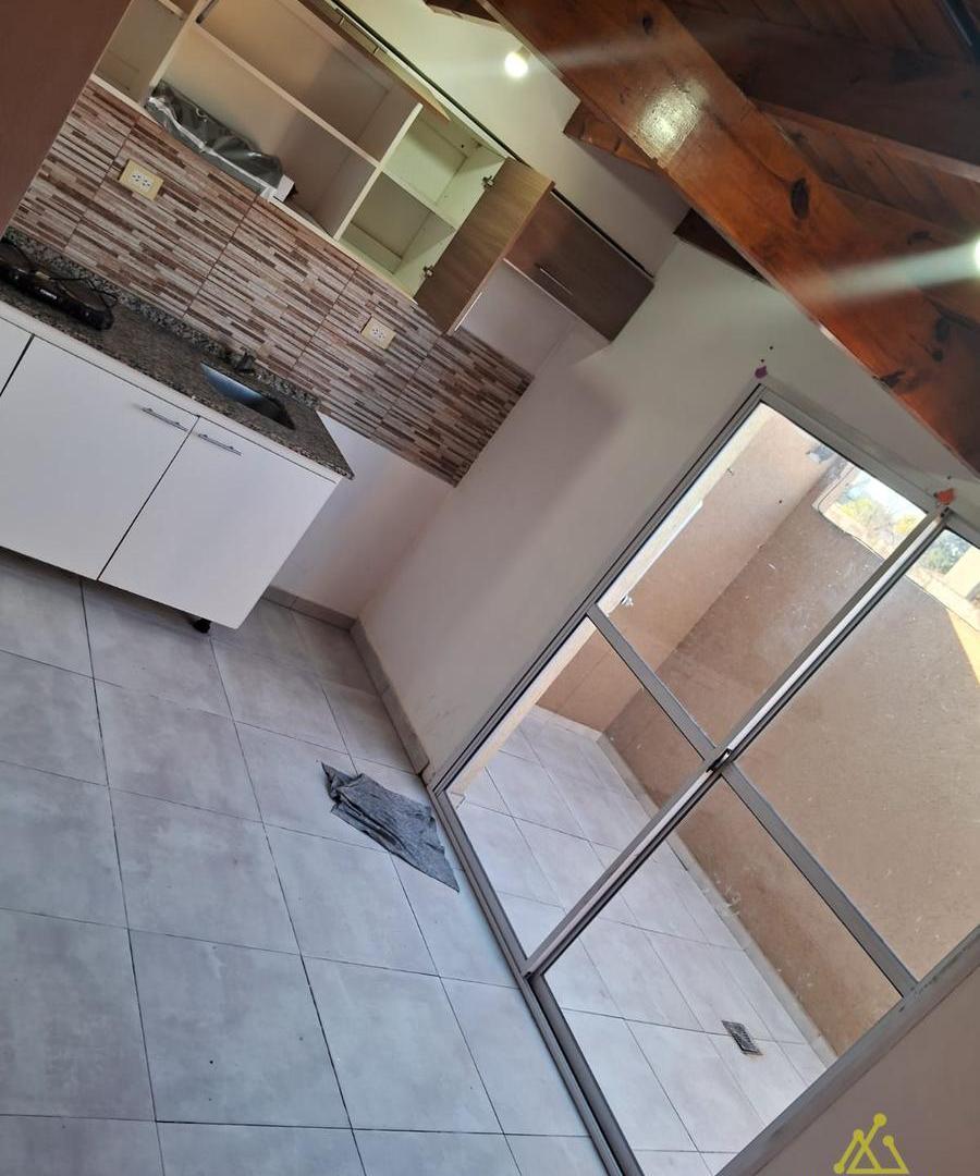 Foto de DEPARTAMENTO 2 AMBIENTES CON PATIO PROPIO EN VILLA BALLESTER, imagen 4