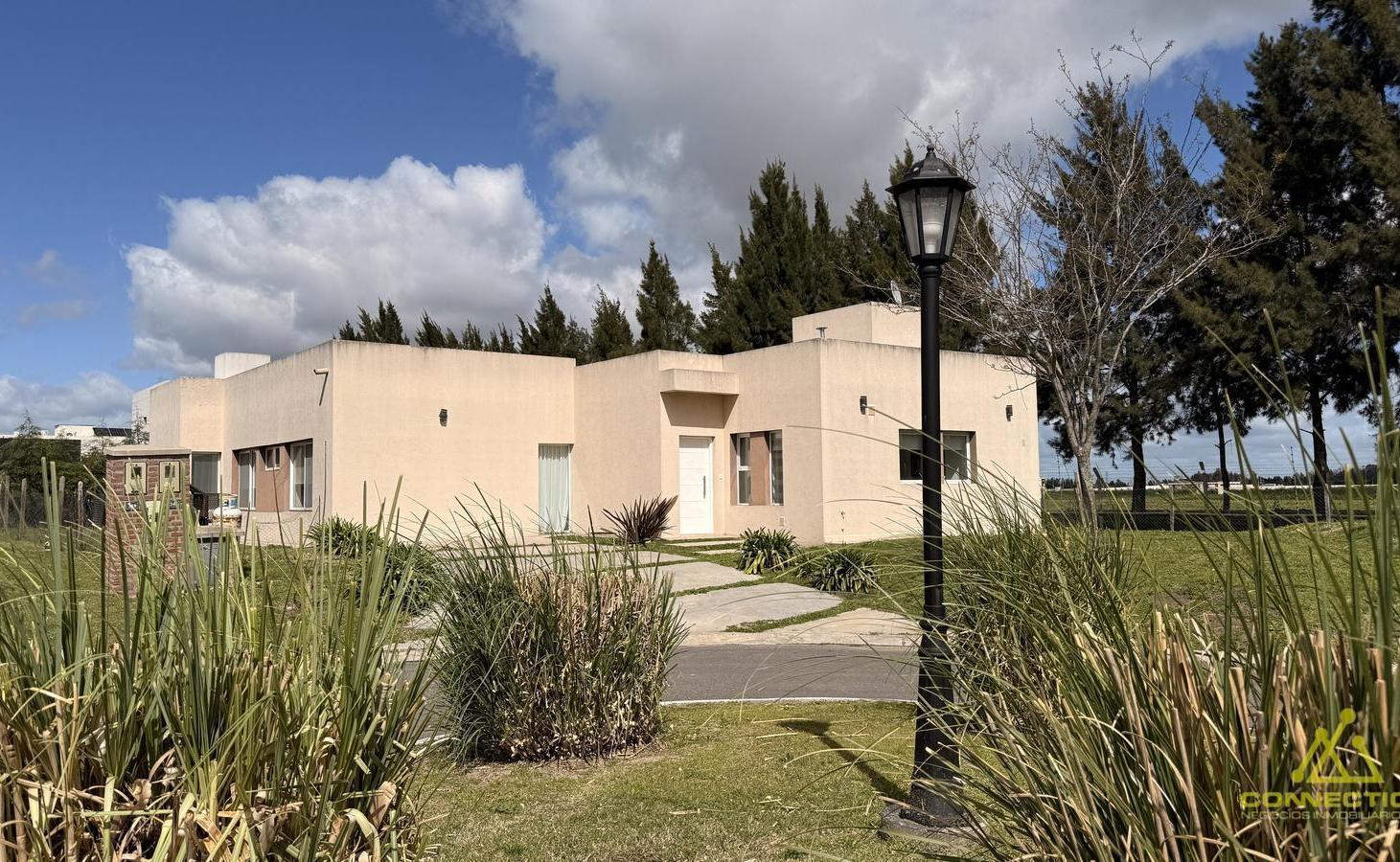 Foto de Venta Casa de 4 amb con parrilla y pileta Canning Barrio Santa Ines, imagen 1