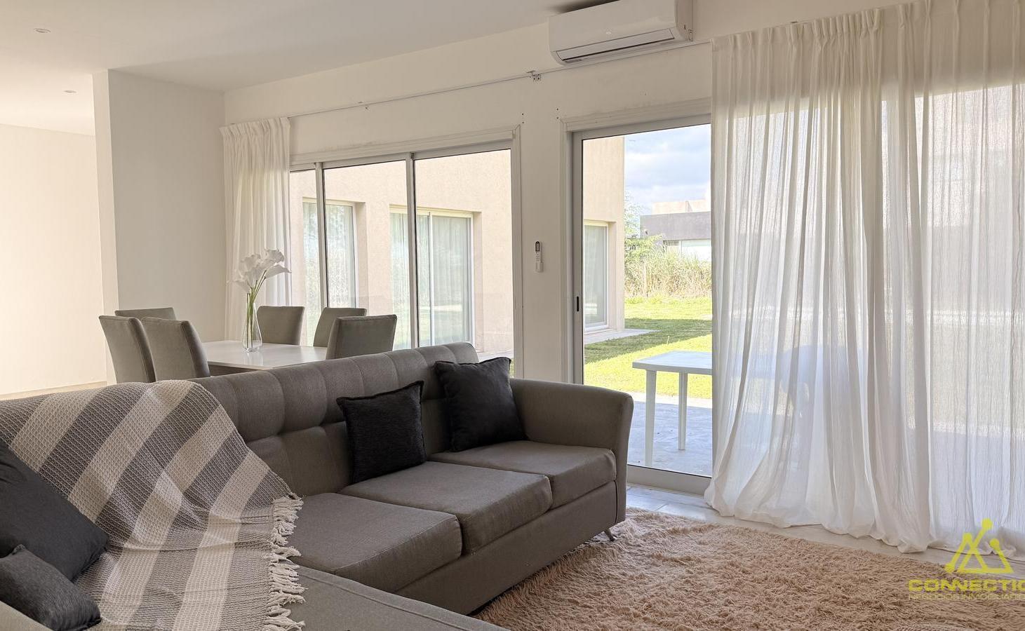 Foto de Venta Casa de 4 amb con parrilla y pileta Canning Barrio Santa Ines, imagen 3