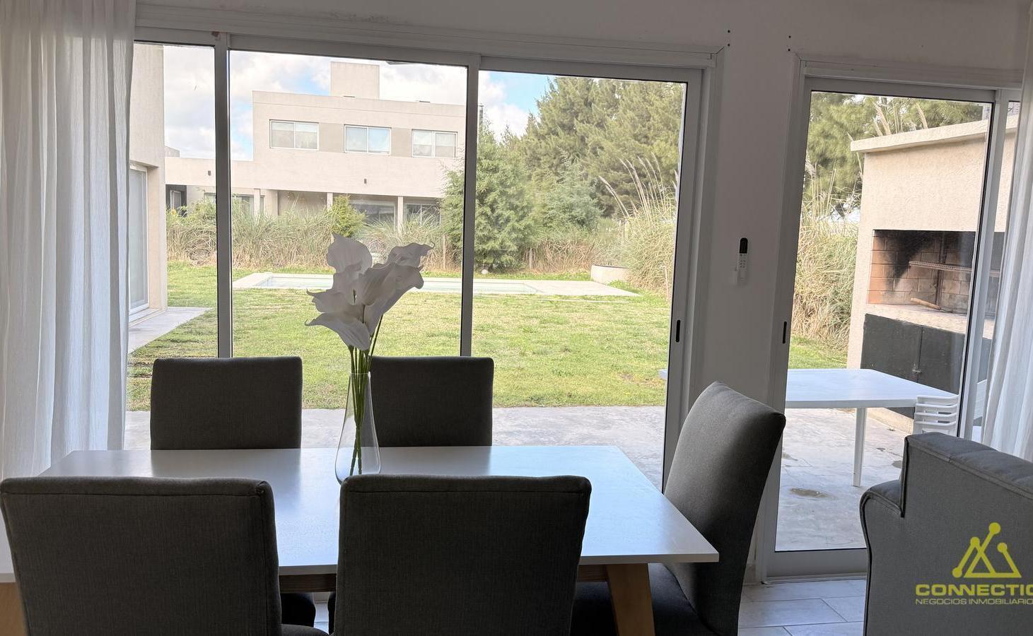 Foto de Venta Casa de 4 amb con parrilla y pileta Canning Barrio Santa Ines, imagen 2