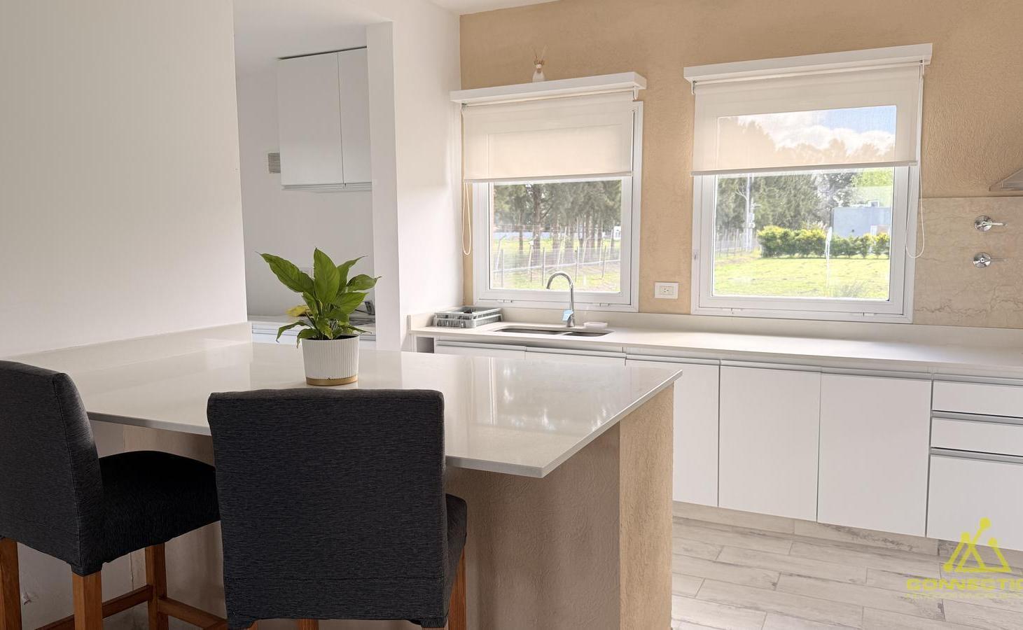 Foto de Venta Casa de 4 amb con parrilla y pileta Canning Barrio Santa Ines, imagen 4