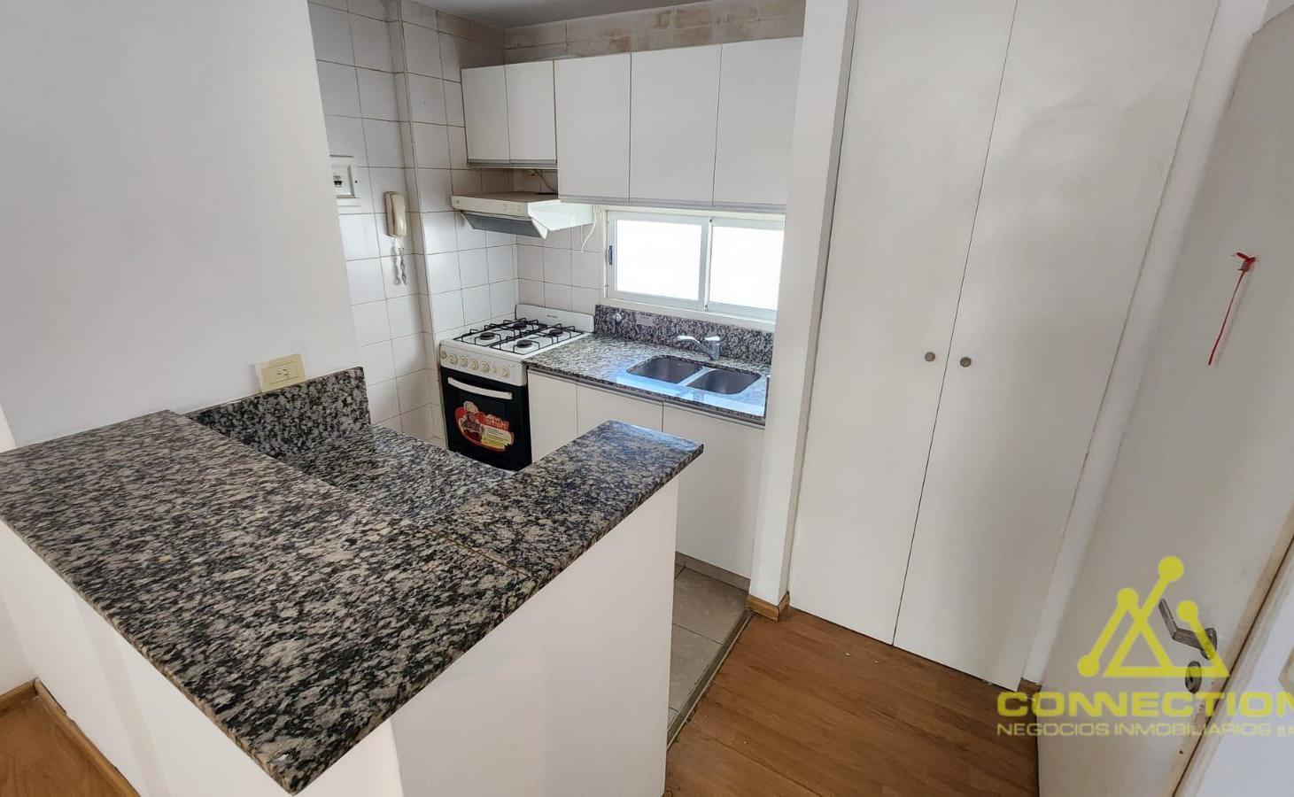 Foto de Departamento en ALQUILER. Monoambiente divisible. Flores . Balcón, imagen 4