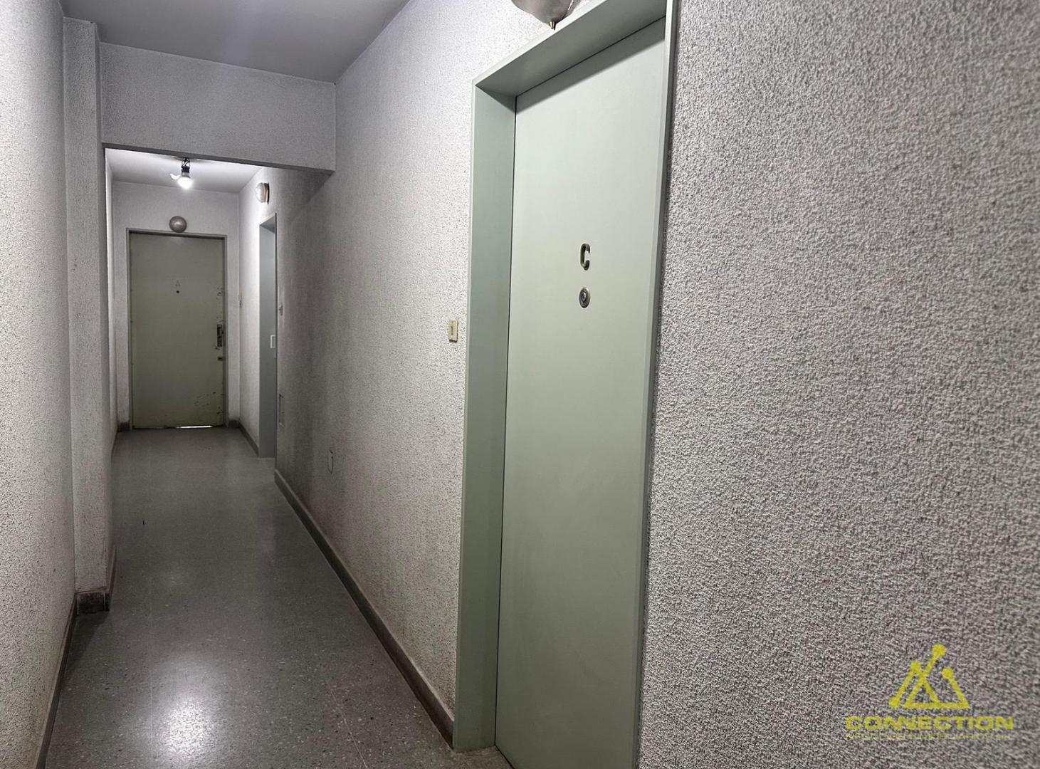 Foto de ALQUILER 2 AMBIENTES RECICLADO, MUY LUMINOSO Y CON ESPACIO VERDE, imagen 1