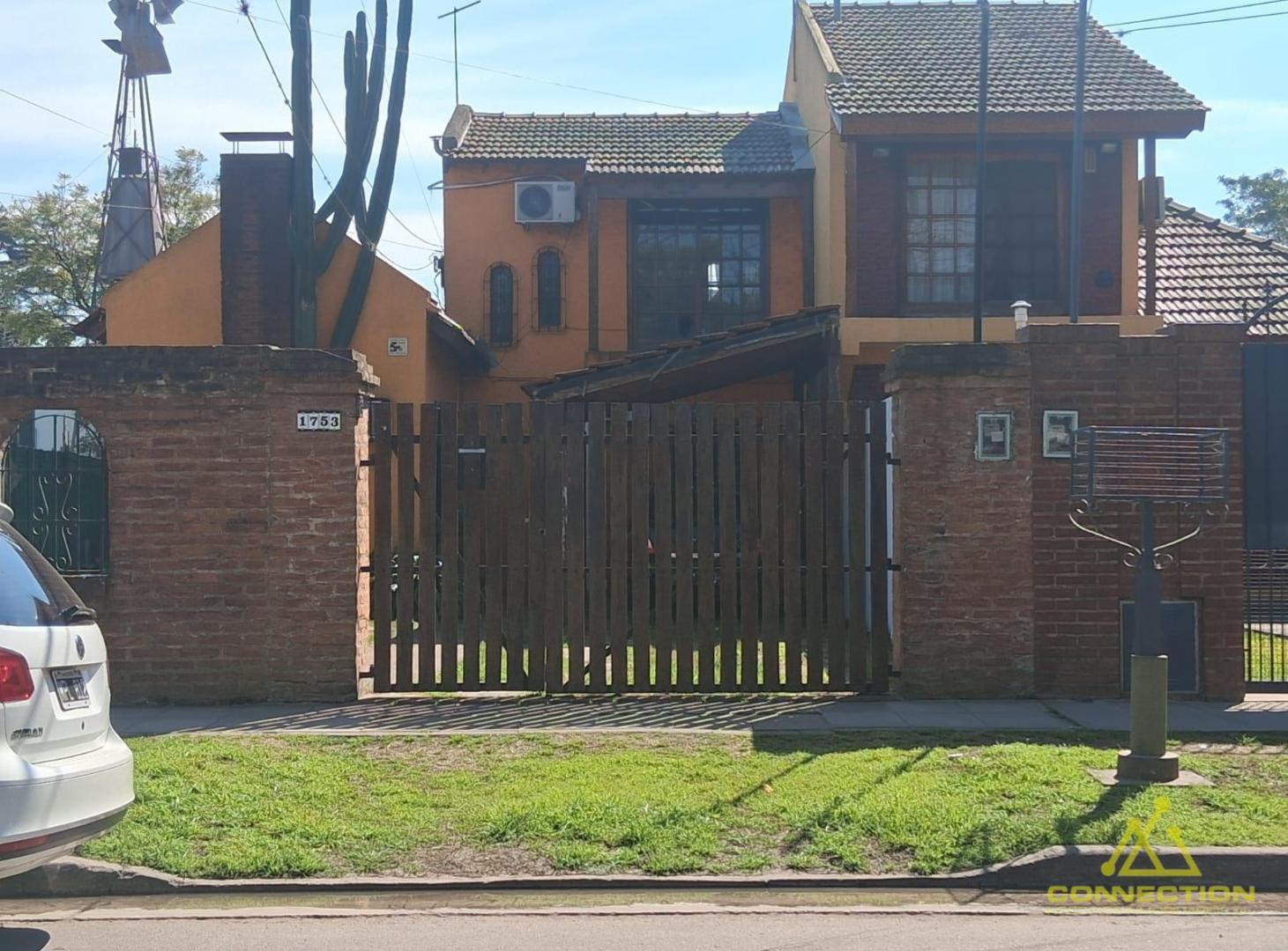 Foto de Casa en Grand Bourg 4 Ambientes con Pileta, imagen 1