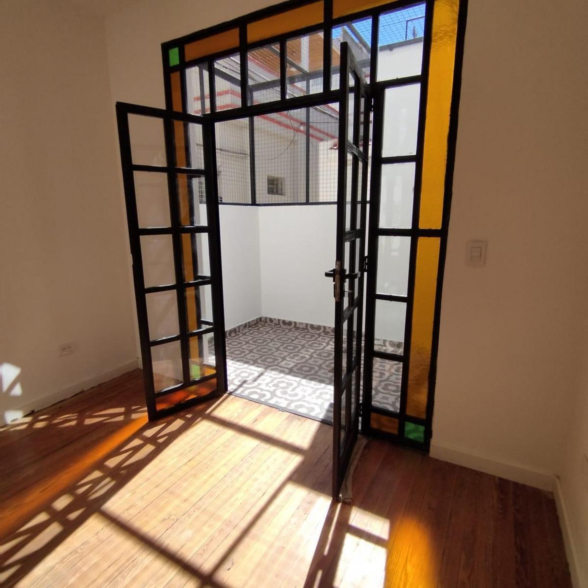 hermoso pasillo. 3 dormis, ambientes amplios.