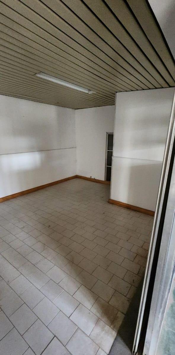 Se Vende Galpon con Oficinas en Rio Tercero (Con Inquilinos) 3