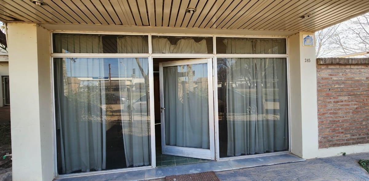 Se Vende Galpon con Oficinas en Rio Tercero (Con Inquilinos) 1