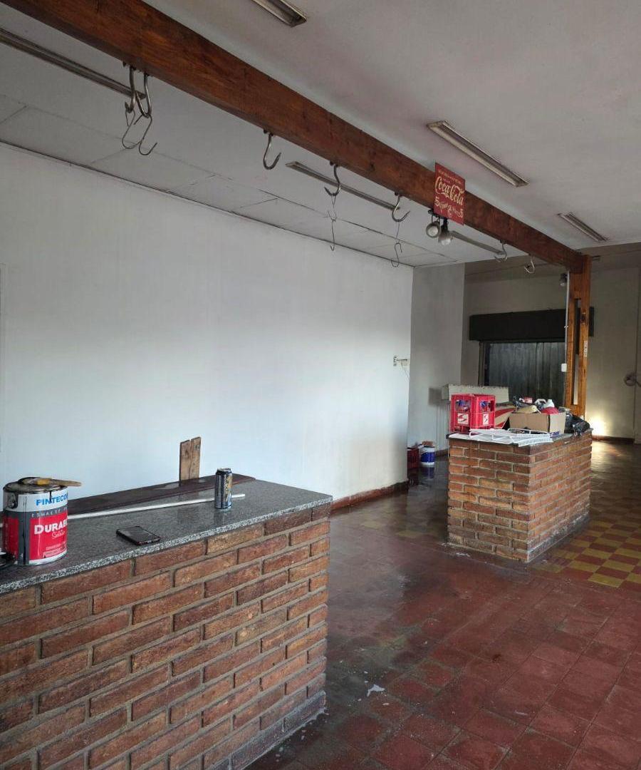 Foto de SE ALQUILA IMPORTANTE ESQUINA - LOCAL COMERCIAL - 2 GALPONES - UNO, imagen 3