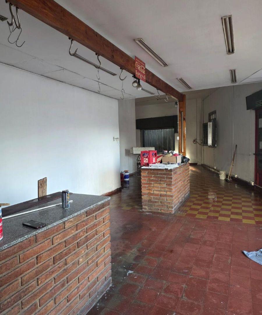 Foto de SE ALQUILA IMPORTANTE ESQUINA - LOCAL COMERCIAL - 2 GALPONES - UNO, imagen 5