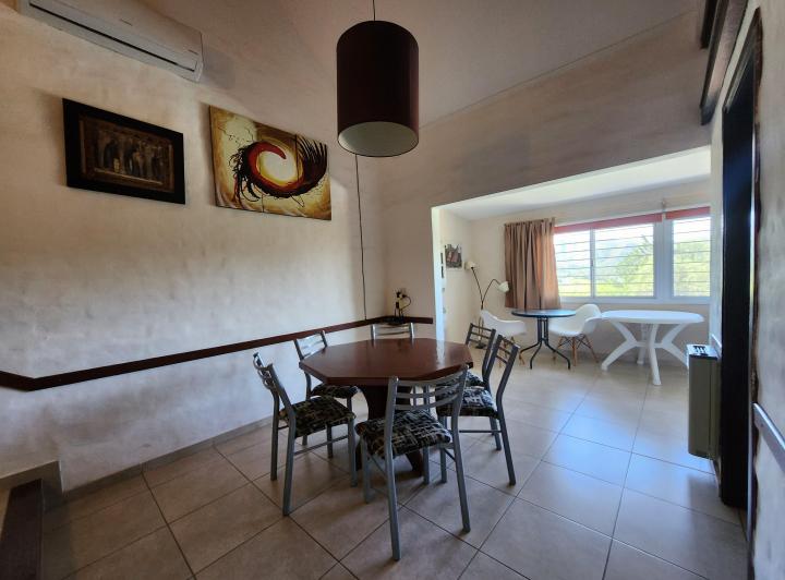 Chalet de tres habitaciones con piscina en Estancia Vieja 5