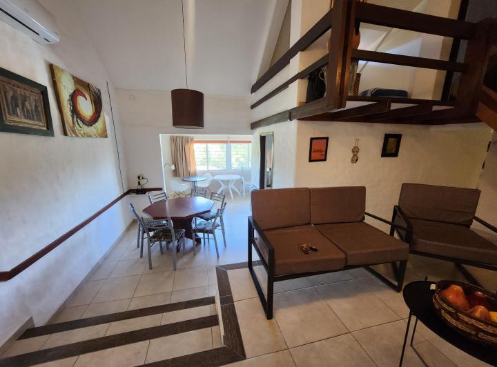 Chalet de tres habitaciones con piscina en Estancia Vieja 2