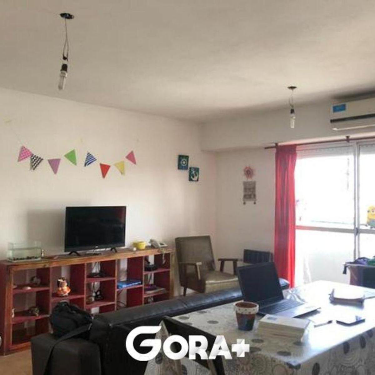 Departamento de 3 dormitorios por escalera a la venta, Laprida 3900