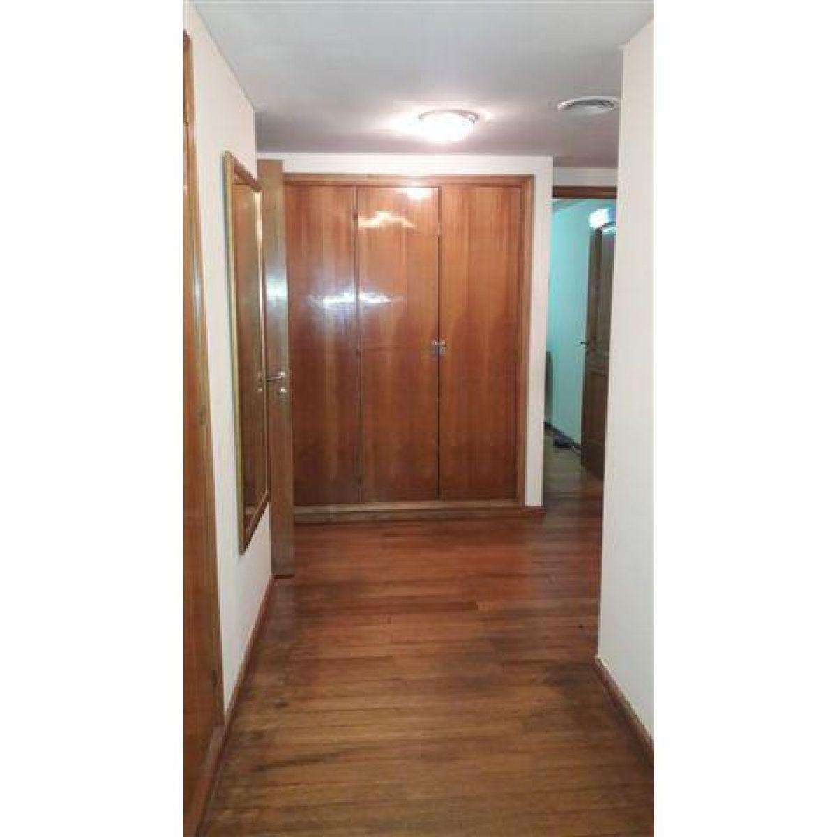 Departamento 4 Dorm. con Cochera en Plaza Pringles 3
