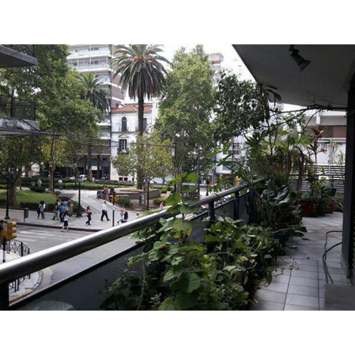 Departamento 4 Dorm. con Cochera en Plaza Pringles 1