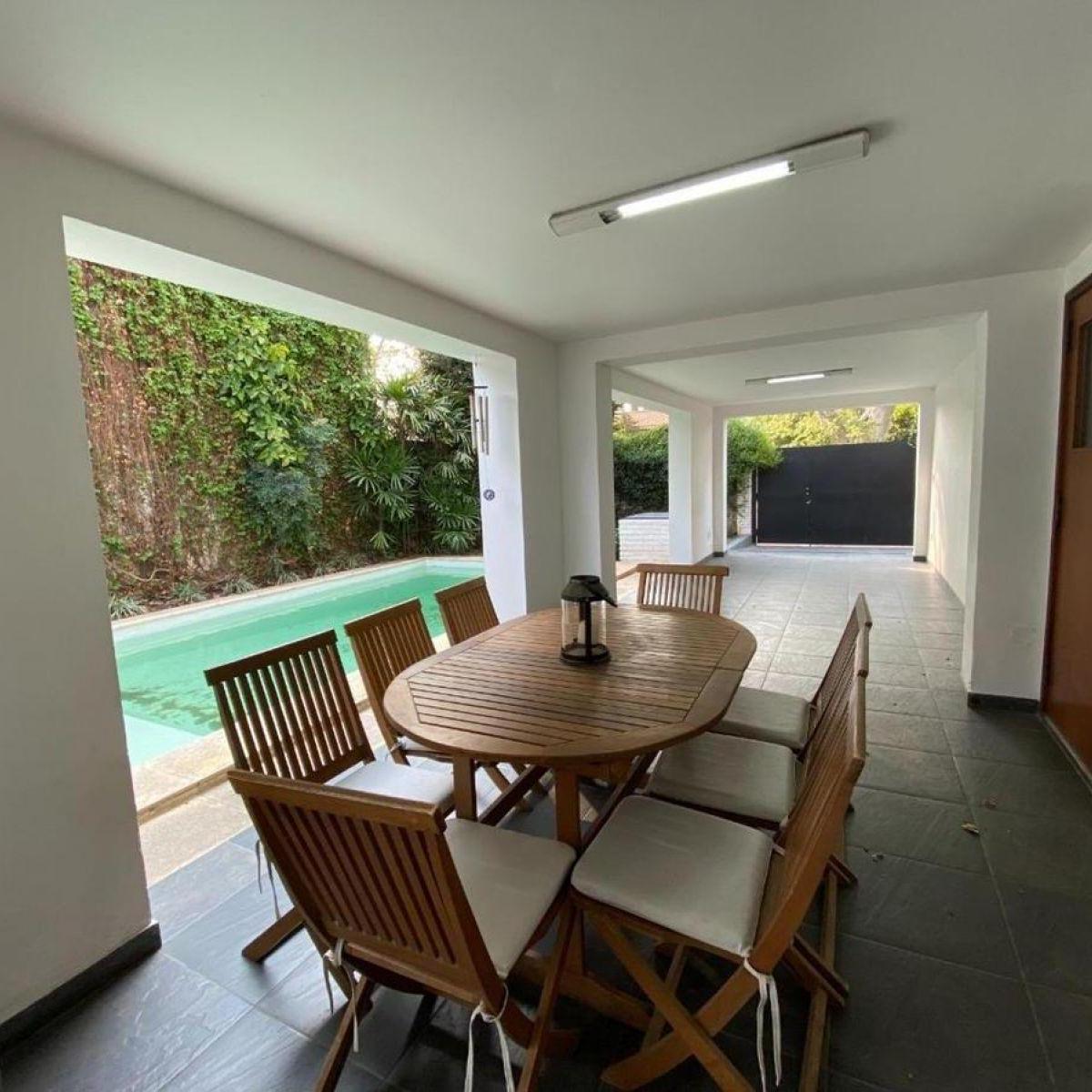 Foto de Hermosa casa de esquina en barrio alberdi Rio,, imagen 3
