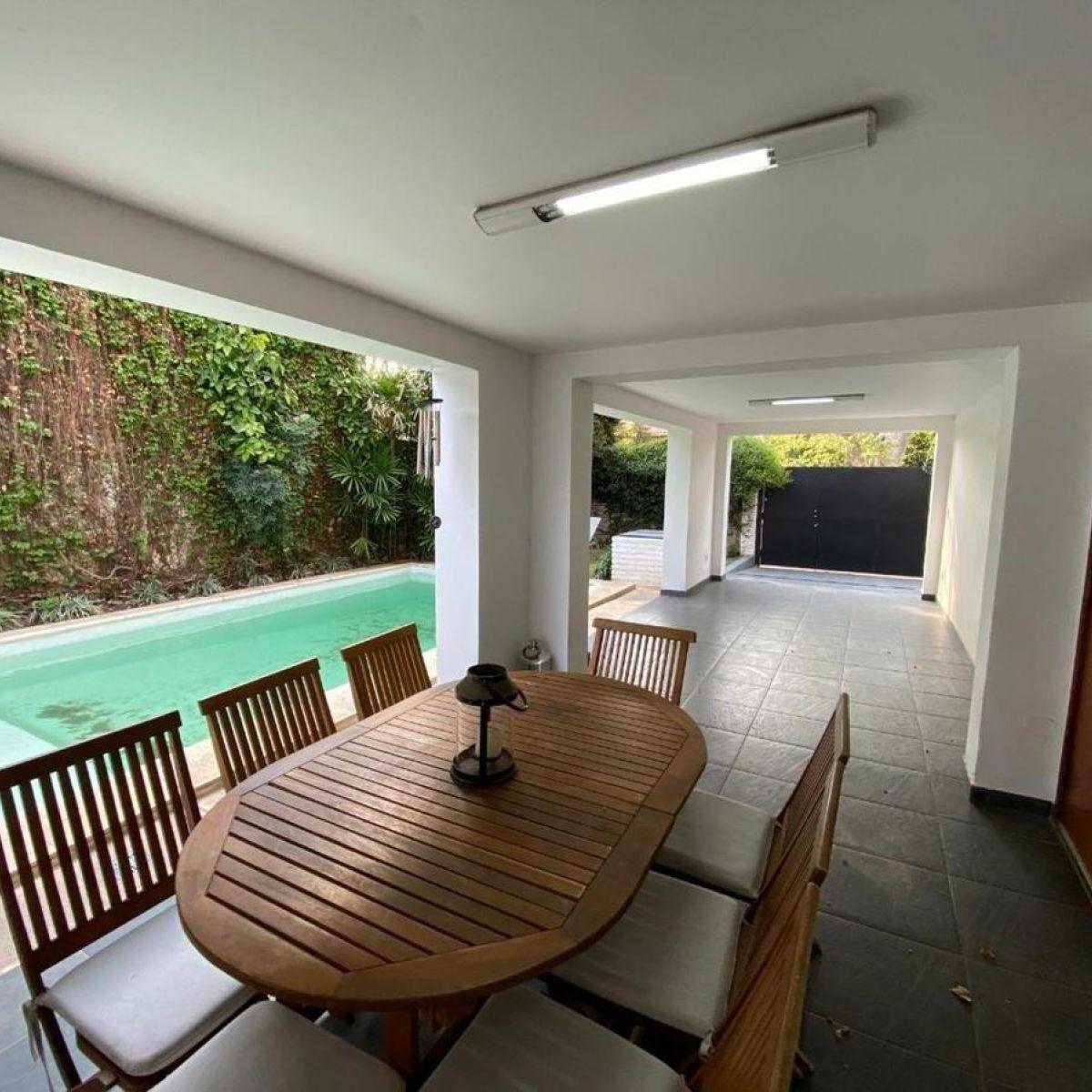 Foto de Hermosa casa de esquina en barrio alberdi Rio,, imagen 5