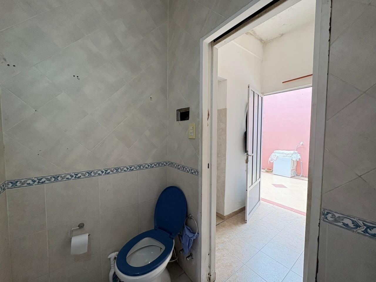 Venta casa de pasillo único 1 dormitorio en Refinerias.