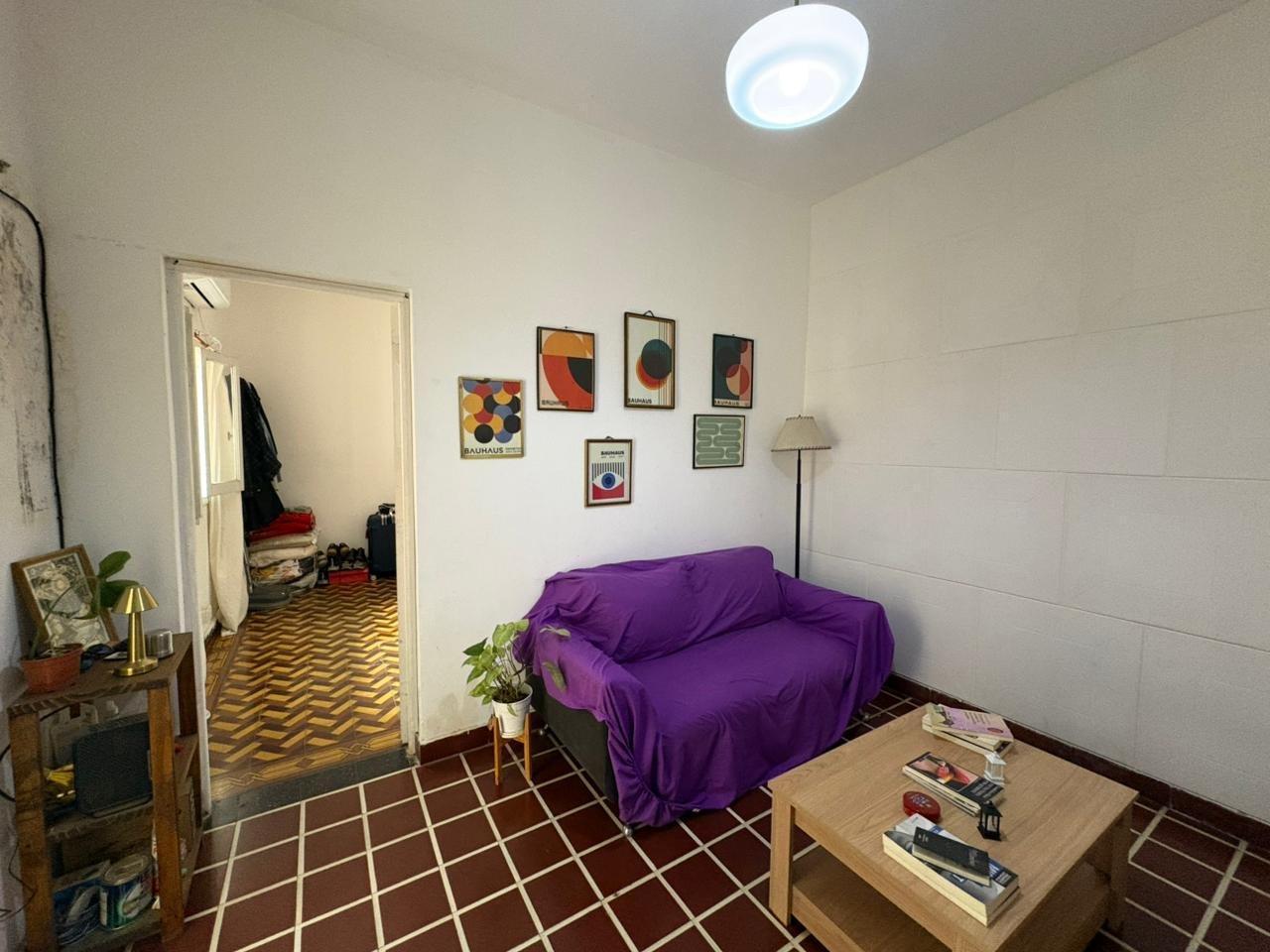 Venta casa de pasillo único 1 dormitorio en Refinerias.