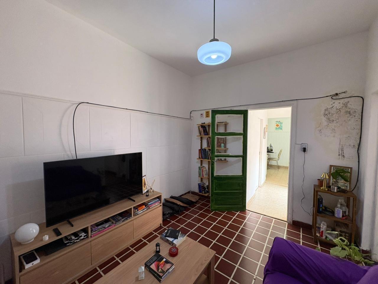 Venta casa de pasillo único 1 dormitorio en Refinerias.