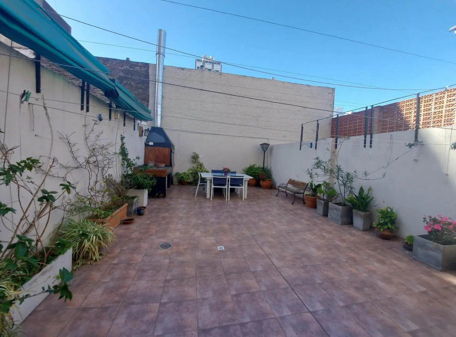 venta departamento 2 dormitorio con patio barrio Lourdes 2
