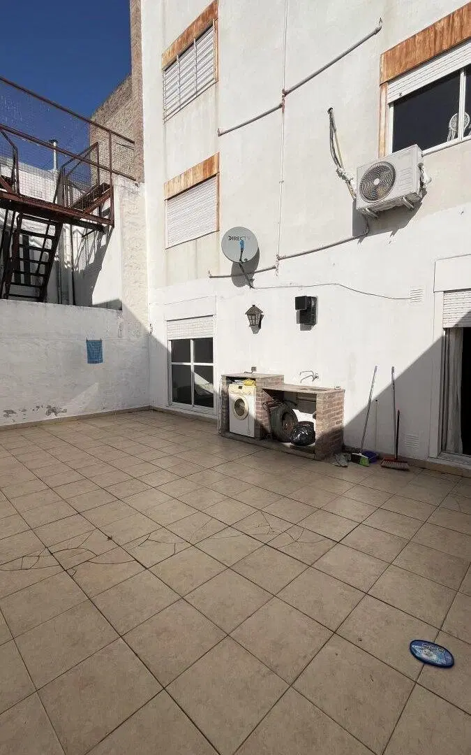 departamento 1 dormitorio con patio en venta, arroyito 2