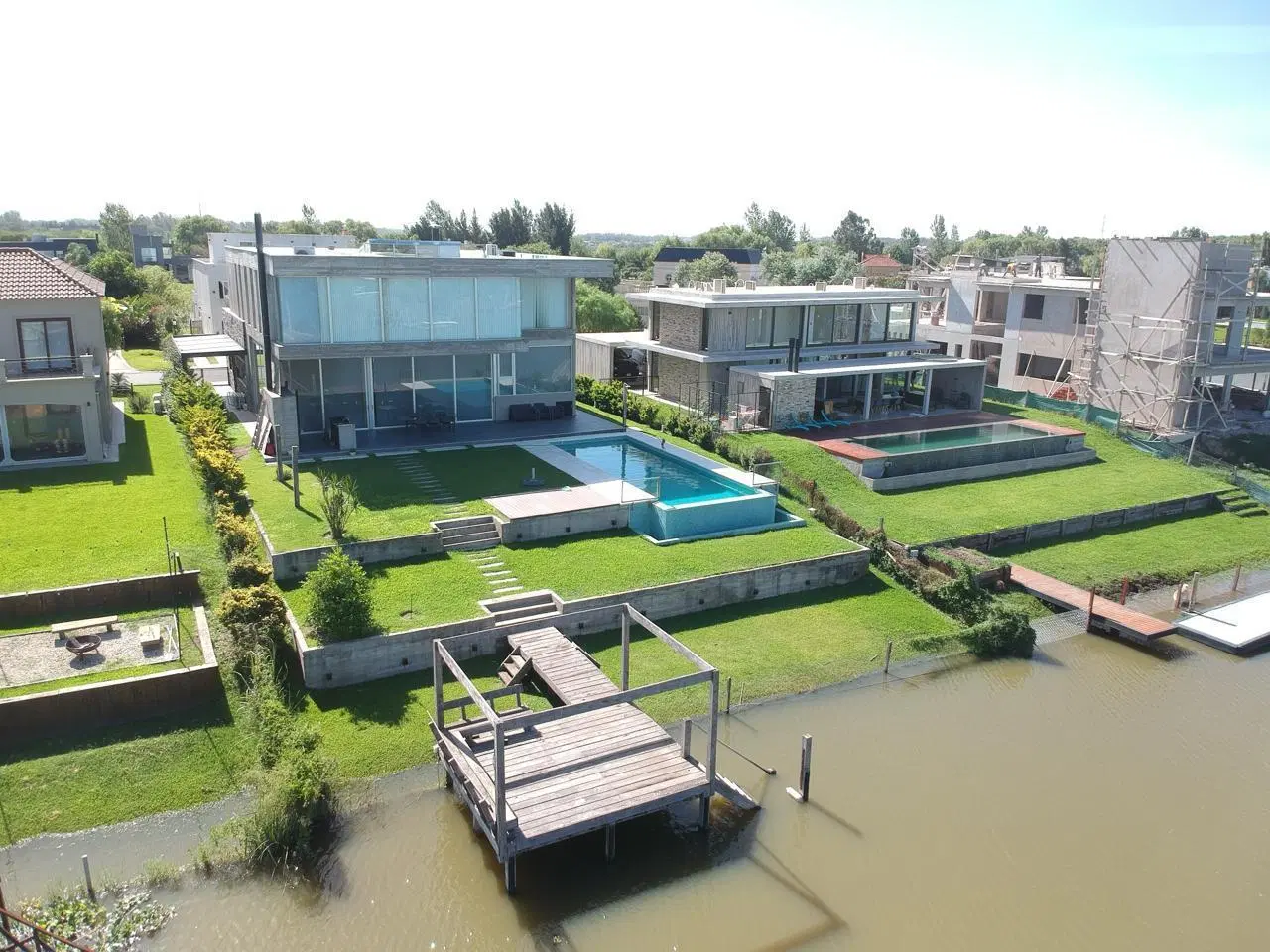 CASA EN VENTA AL RÍO EN EL BARRIO SAN MARCO, VILLA NUEVA, TIGRE 2