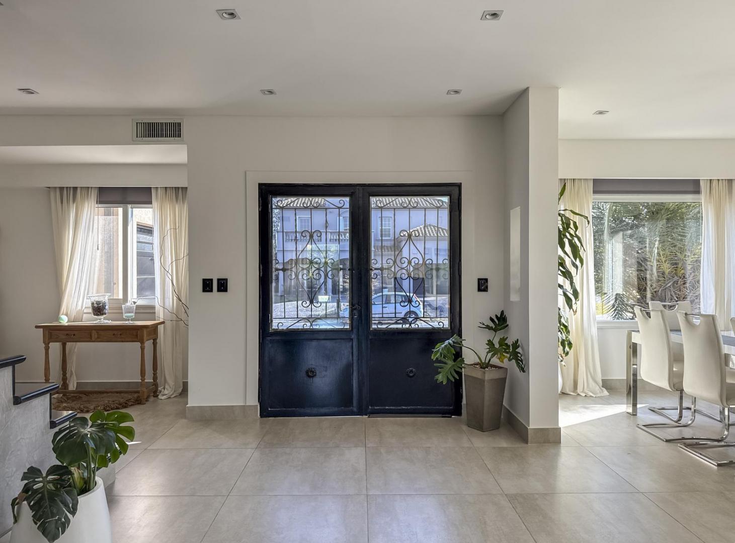 Foto de CASA EN VENTA EN EL BARRIO BARRANCAS DEL LAGO, NORDELTA, imagen 1