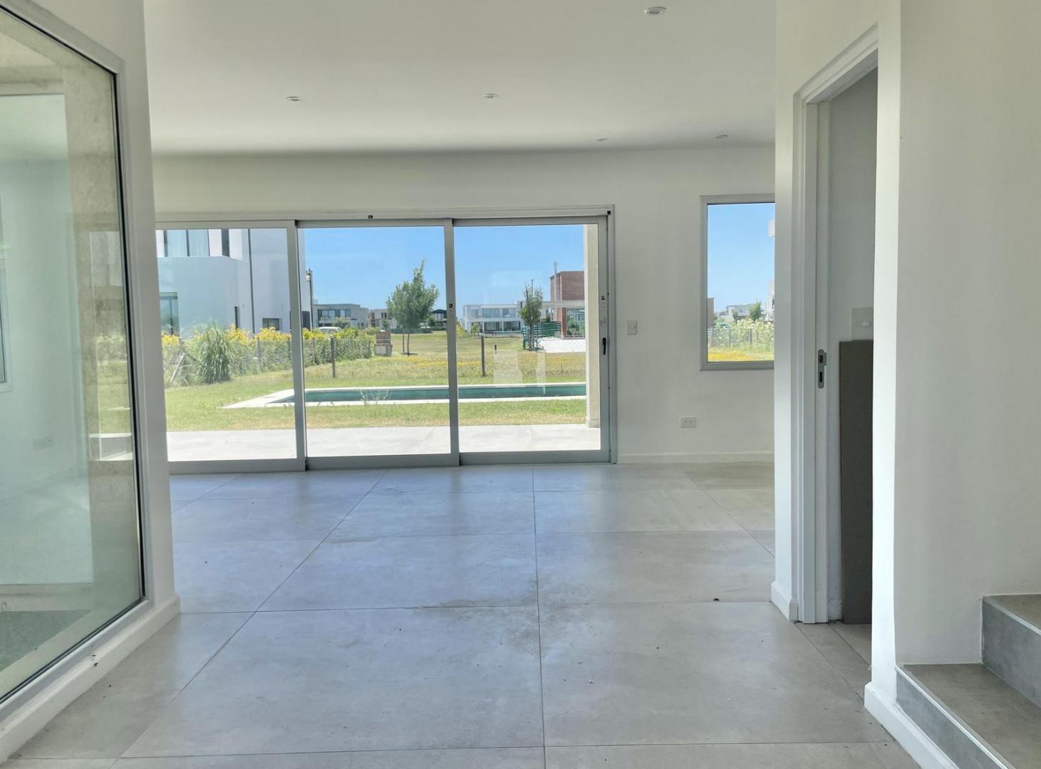 CASA EN VENTA EN EL BARRIO RIBERAS, PUERTOS DEL LAGO, ESCOBAR