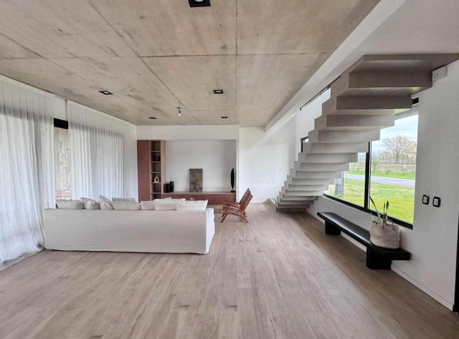 CASA EN VENTA EN PUERTOS DEL LAGO EN BARRIO AMARRAS, ESCOBAR