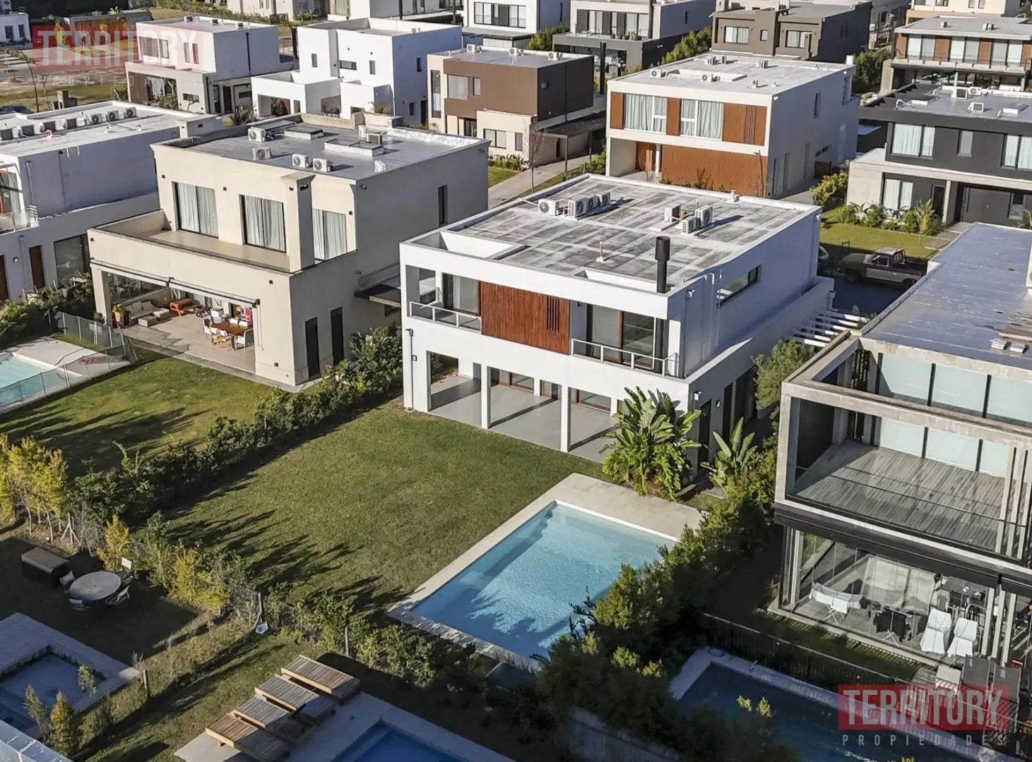 CASA EN VENTA EN EL BARRIO CARPINCHOS, NORDELTA, TIGRE 2