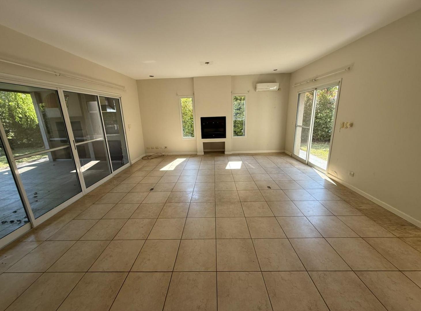 Foto de CASA EN VENTA EN EL BARRIO SANTA CATALINA, VILLANUEVA, TIGRE, imagen 3