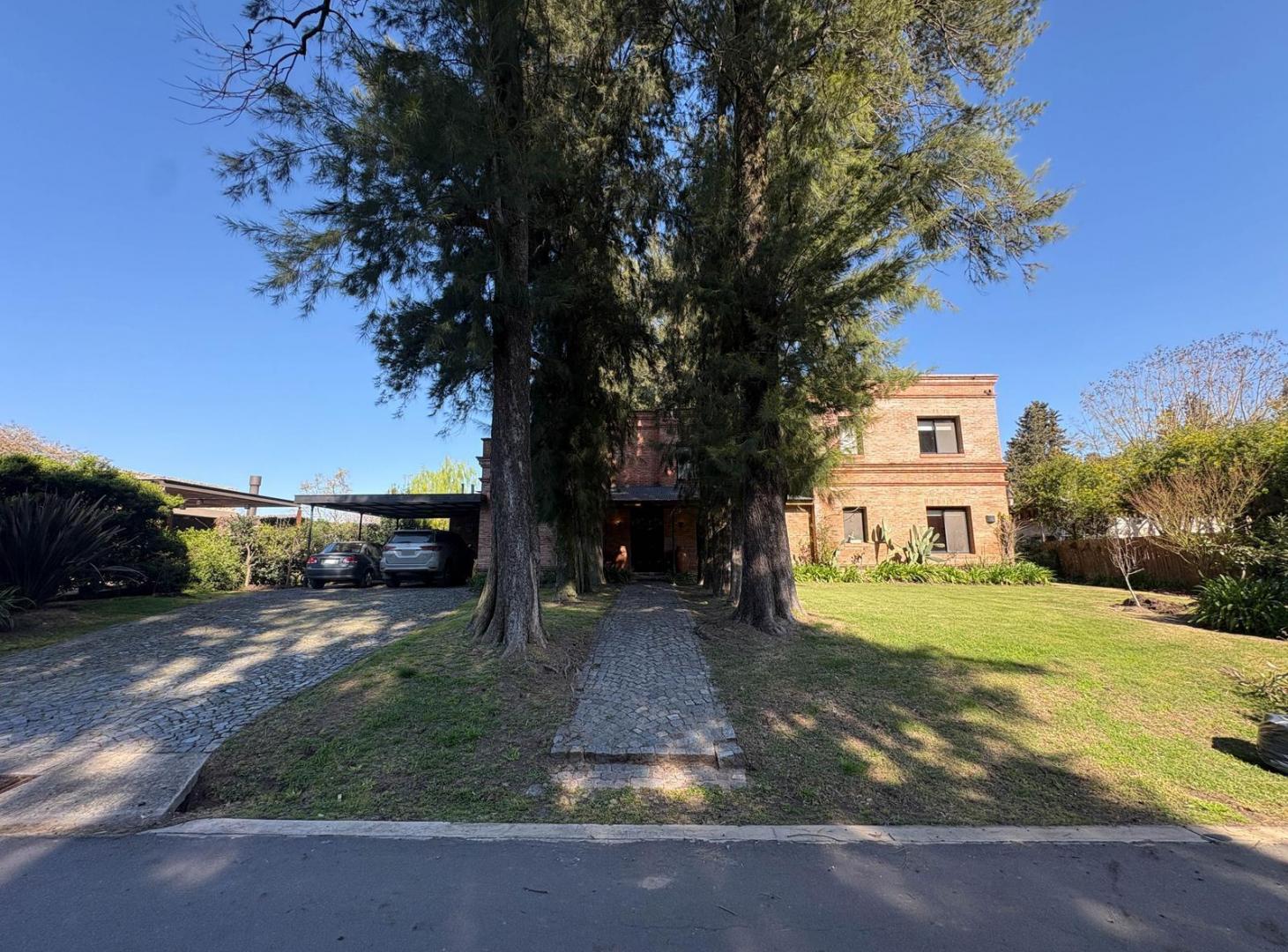 CASA EN VENTA EN MARTINDALE C.C