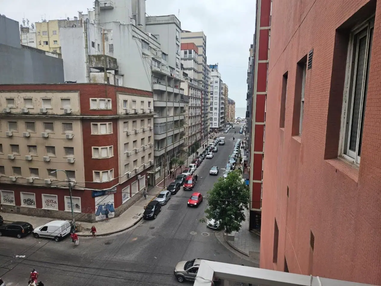 Ambiente a la calle con expensas incluidas 5