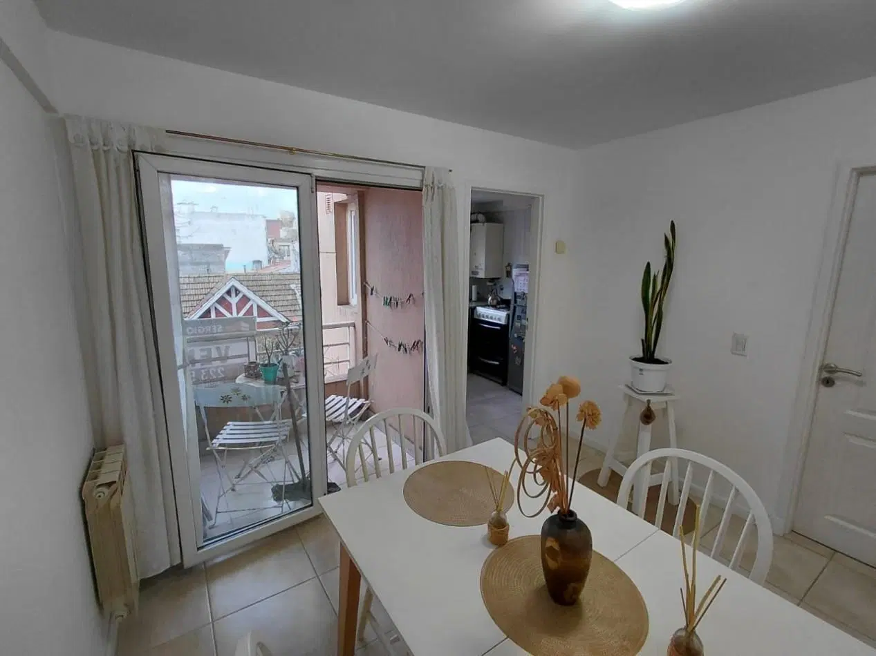 VENTA DEPARTAMENTO EN SEMIPISO 2 AMBIENTES CON BALCON, 25 DE MAYO Y SALTA 3