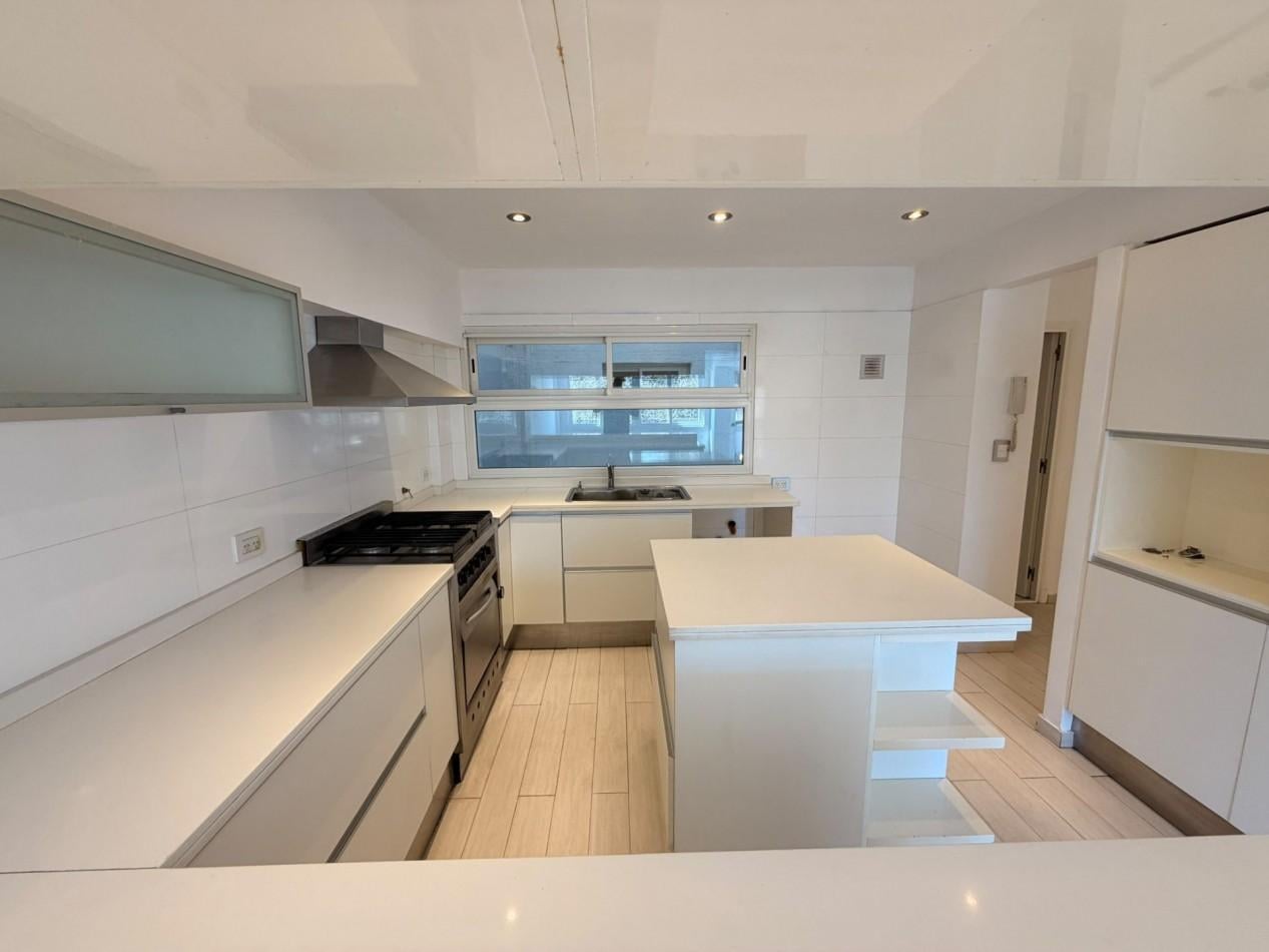 Foto de VENTA PISO 5 AMBIENTES CON COCHERA FRENTE A PLAZA MITRE, SAN LUIS Y, imagen 3