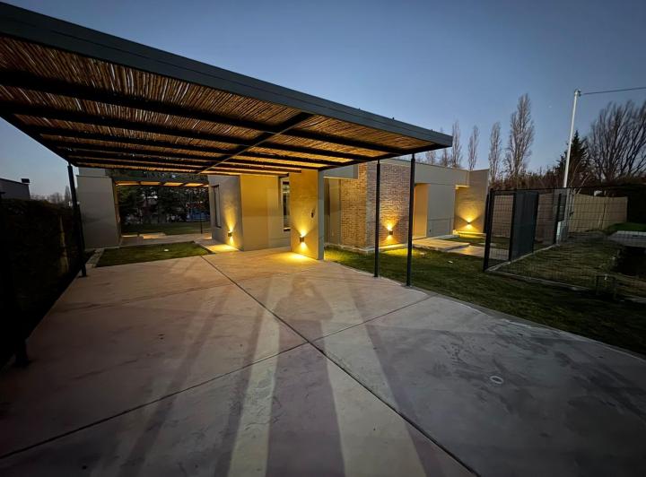 Venta casa callejón privado Almirante Brown  5