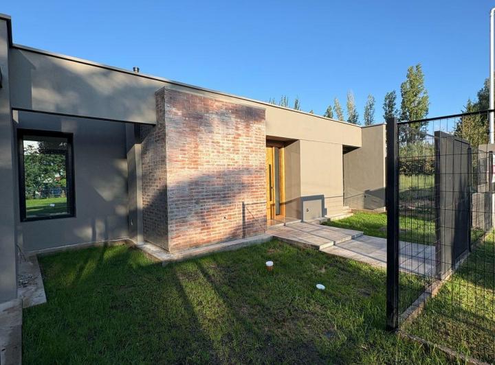 Venta casa callejón privado Almirante Brown  1