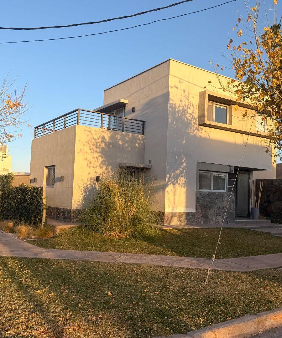 ALQUILER CASA AMOBLADA TOTALMENTE 2/3 DORMITORIOS BARRIO PRIVADO MILKAYAC I