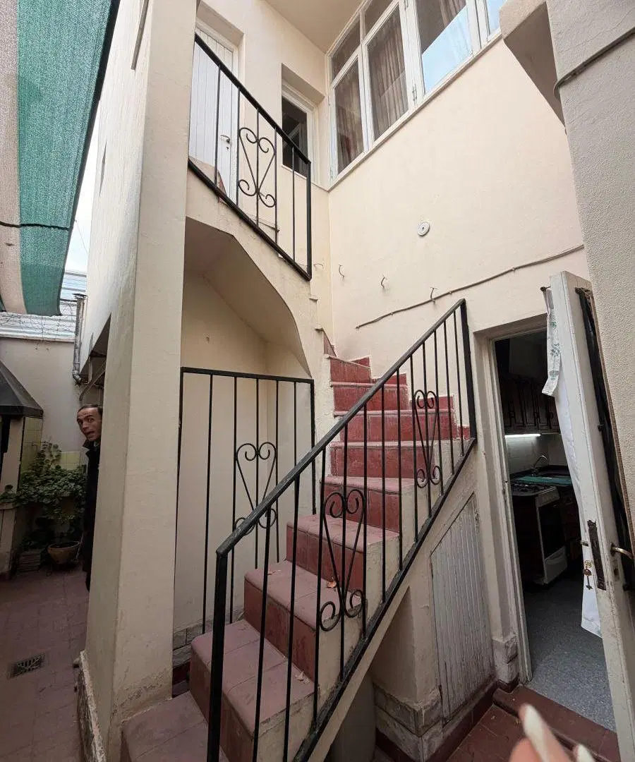 VENTA IMPORTANTE CASA EN EL CENTRO DE MENDOZA 4 DORMITORIOS 2