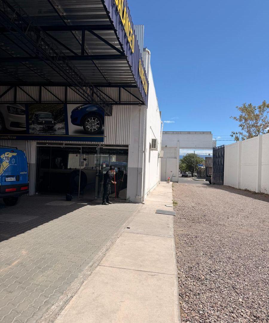 Foto de VENTA GALPÓN Y OFICINAS CON LOCAL COMERCIAL, imagen 4