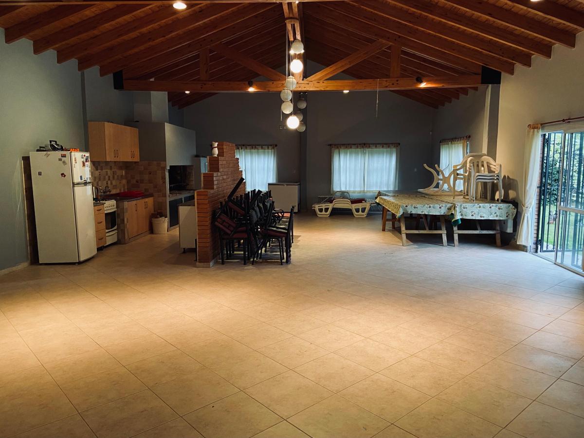 Venta de Casa en Chacras de Coria de 5 Dorm. 4