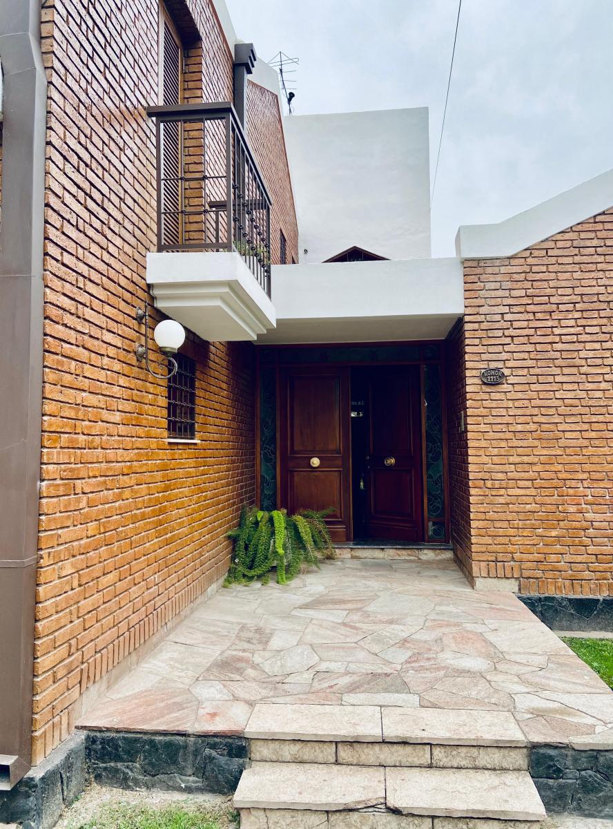 Venta de Casa en Chacras de Coria de 5 Dorm. 1